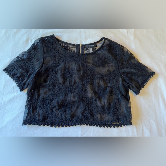 Forever 21 Black Lace Short Sleeve Crop Top Size M EUC - Picture 3 of 5